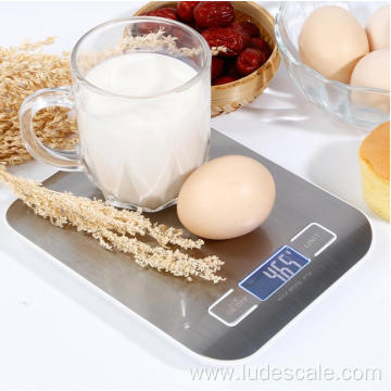 Accurate digital kitchen scale for baking